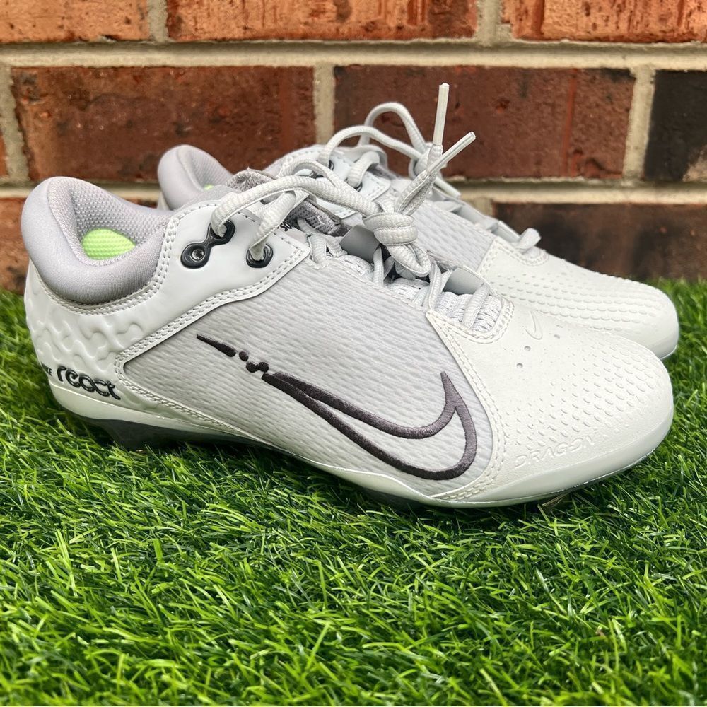 Nike Hyperdiamond 4 Elite
Women's Softball Cleats